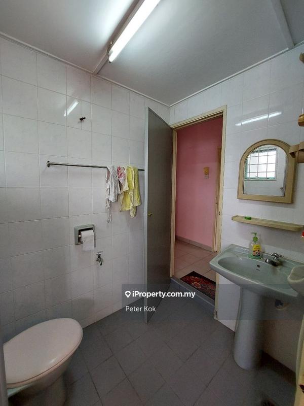 Bungalow House for Sale in Sea Park, Petaling Jaya by Peter Kok - iProperty.com.my