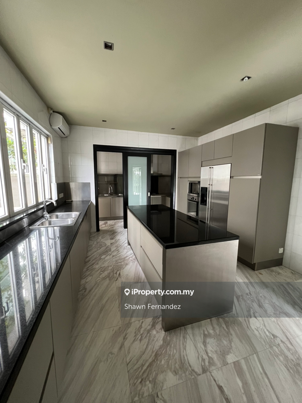 Fully Equipped Siematic Kitchen