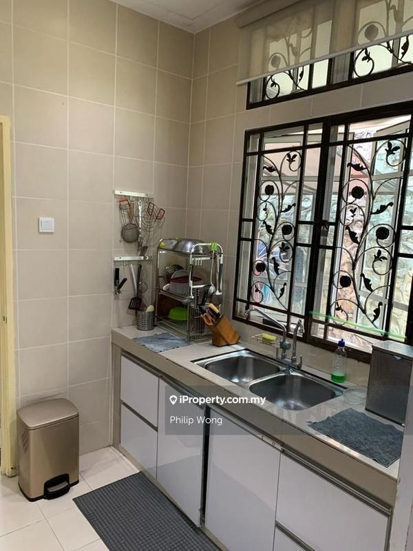 Rumah Berkembar untuk Dijual di Taman Equine, Seri Kembangan oleh Philip Wong - iProperty.com.my