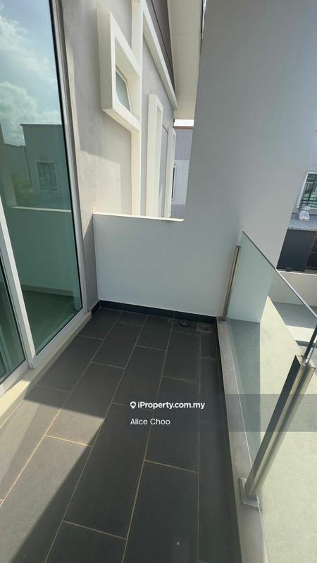 Rumah Berkembar untuk Dijual di Kluang, Johor oleh Alice Choo - Balcony - iProperty.com.my