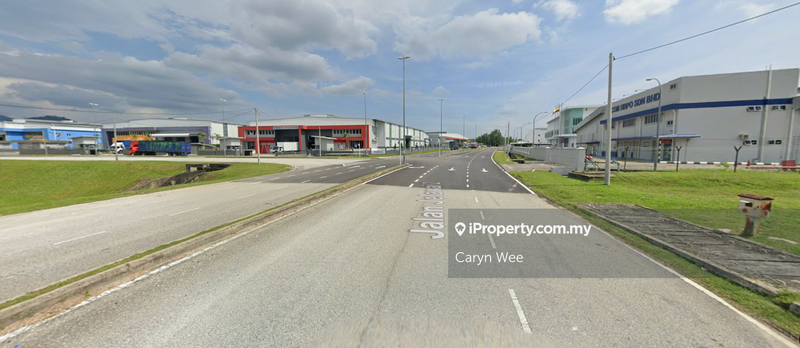 For Rent - GOOD SPEC 4.2 acres detached factory with LOADING BAYs for rent at Proton City