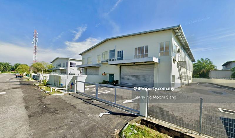 For Sale - ( Corner ) Ijok Zon Industri Kecil Simpang 3 ( Adjoining ) 1.5 Storey Semi-D Factory ( Sale )