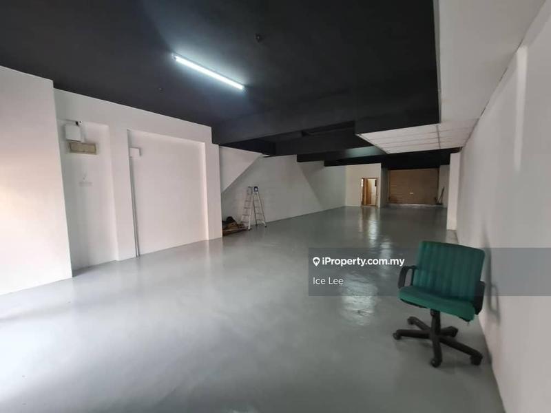 For Sale - Bandar Bukit tinggi ground floor shop for sale