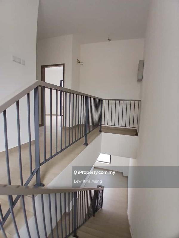Rumah Berangkai 3 Tingkat untuk Dijual di Taman Naga Emas, Salak South oleh Lew Kim Meng - iProperty.com.my