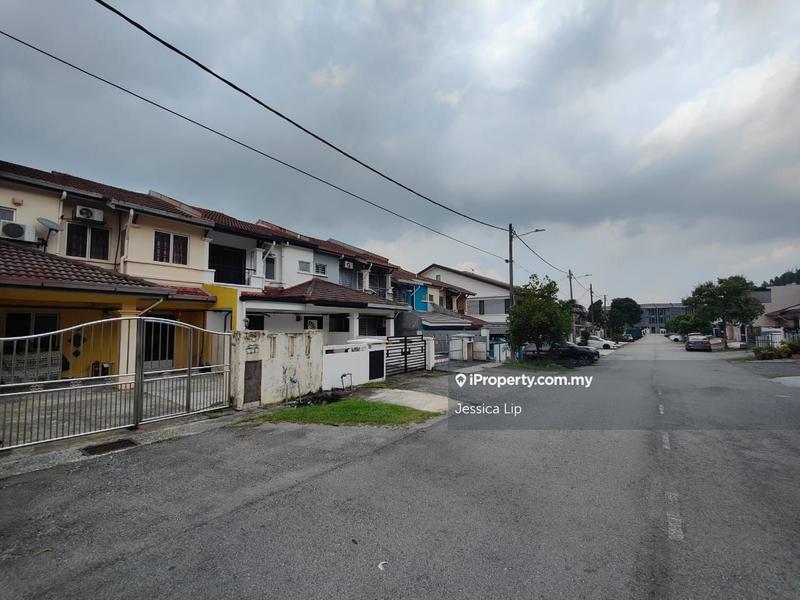 Rumah Berangkai 2.5 Tingkat untuk Dijual di Taman Puncak Jalil, Seri Kembangan oleh Jessica Lip - iProperty.com.my