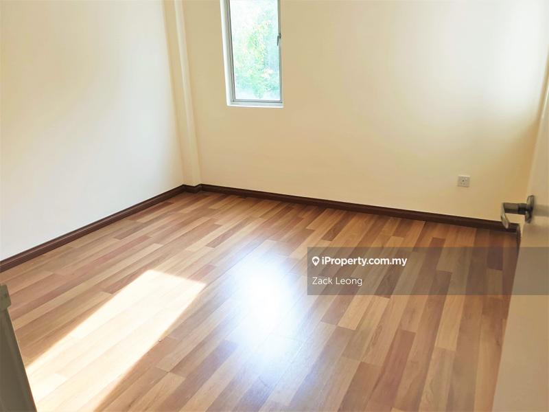 Rumah Bandar untuk Dijual di Taman Bukit Serdang, Seri Kembangan oleh Zack Leong - iProperty.com.my