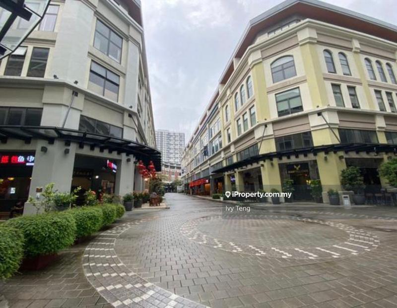 For Sale - Plaza Arkadia