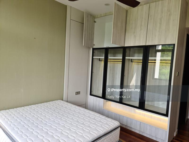 Bungalow House untuk Dijual di Taman Melawati, Ulu Kelang oleh Kelly Yan Kai Lit - Bedroom 2 built in wardrobe with light - iProperty.com.my