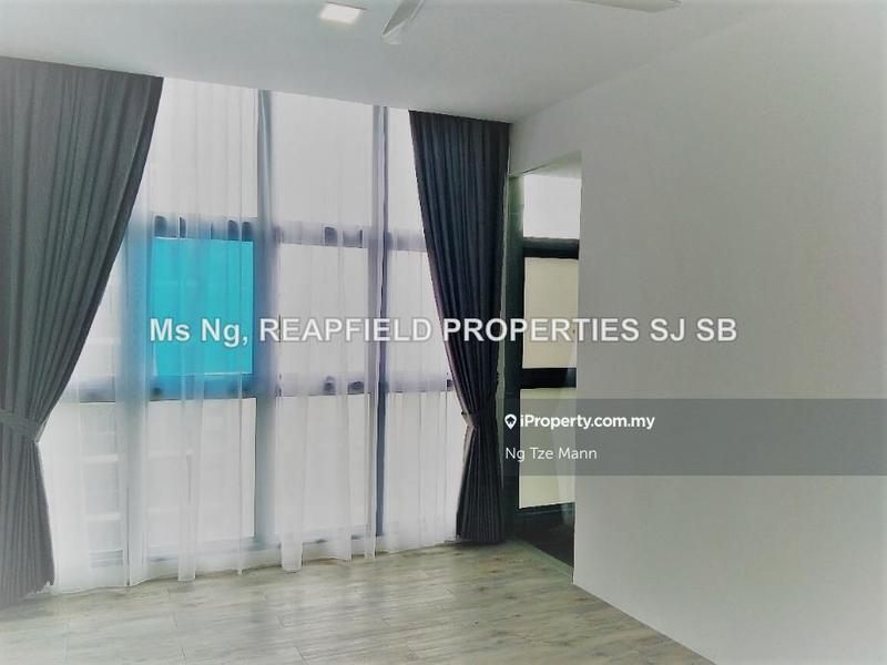 Condominium for Sale in Lakefront Residence by Ng Tze Mann - Master Bedroom with walkin wardrobe - iProperty.com.my