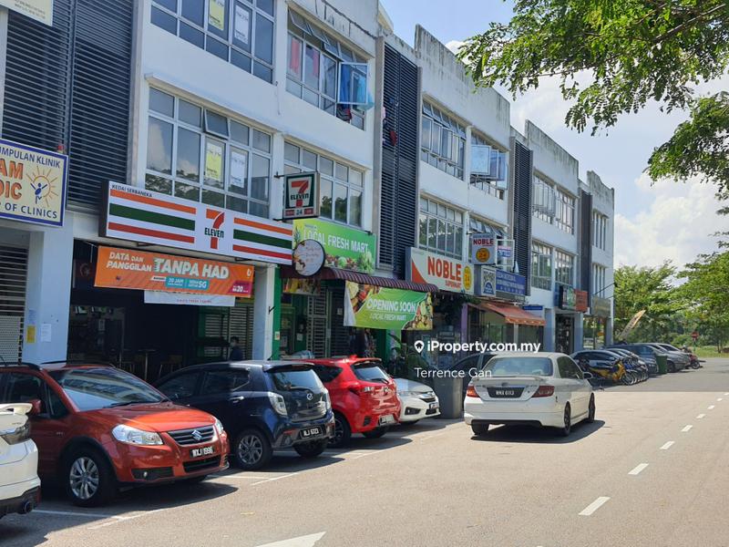 SAME ROW WITH 7 ELEVEN 