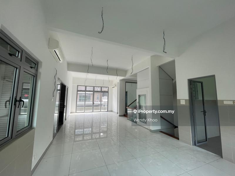 Rumah Teres 3-Tingkat untuk Dijual di Bandar Putra Permai, Seri Kembangan oleh Lawrence Khoo - iProperty.com.my