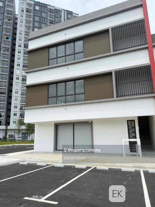 For Rent - 3 Storey Corner Shop lot , Bukit Jelutong shah alam facing main road
