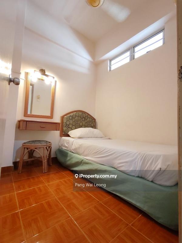 Apartment for Sale in Glory Beach Resort by Pang Wai Leong - iProperty.com.my