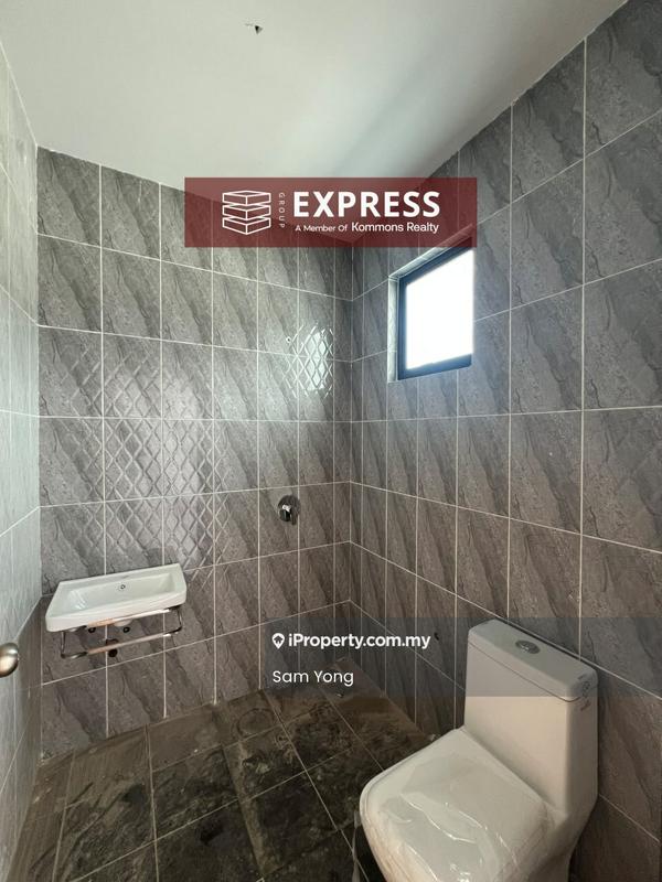 Rumah Teres 2-Tingkat untuk Dijual di Coastal Villa, Luak, Miri oleh Sam Yong - Bathroom - iProperty.com.my