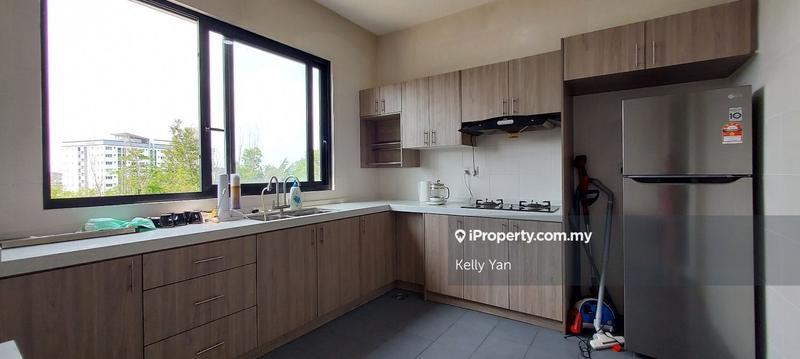 Rumah Berkembar untuk Dijual di Bandar Sungai Long, Selangor oleh Kelly Yan Kai Lit - iProperty.com.my