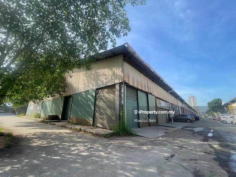 For Sale - End lot Warehouse (45x70) Light Industrial Park USJ 1
