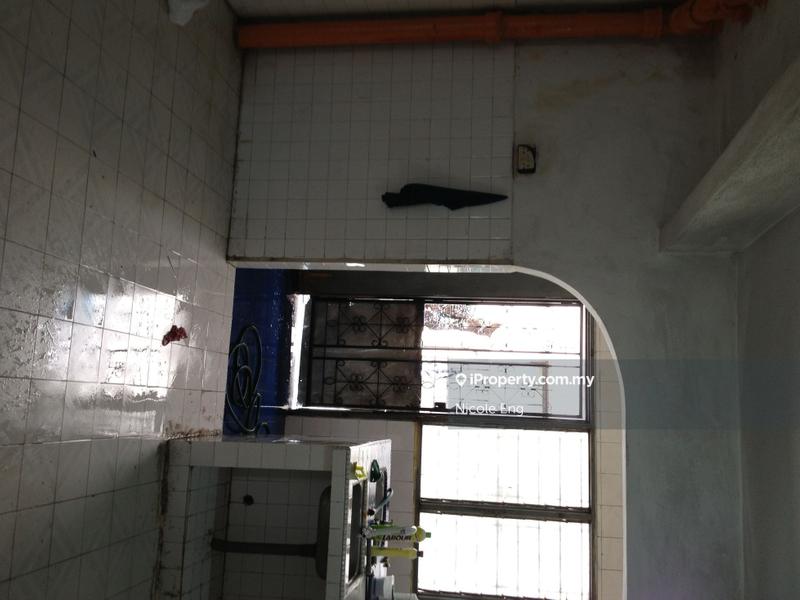 Rumah Berangkai 3 Tingkat untuk Dijual di Seksyen 33,25,23,20,19,18, Shah Alam oleh Nicole Eng - iProperty.com.my