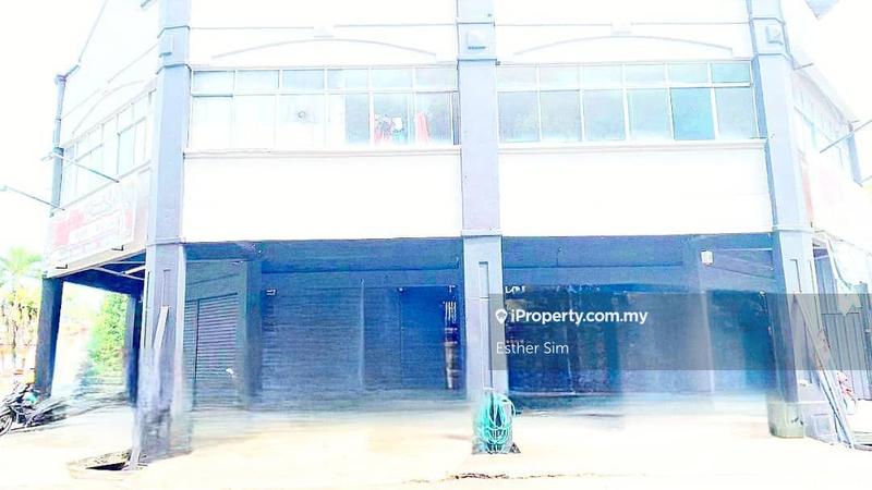 Kedai untuk Dijual di 2 Storey Corner Shop @ Kulim Town near banks, Kulim oleh Esther Sim - iProperty.com.my