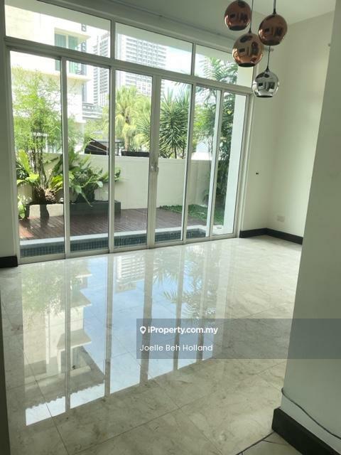 Rumah Berkembar untuk Dijual di Mont Kiara, Kuala Lumpur oleh Joelle Beh Holland - Living Room - iProperty.com.my