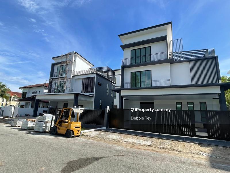 Banglo untuk Dijual di Taman Equine, Seri Kembangan oleh Debbie Tey - iProperty.com.my
