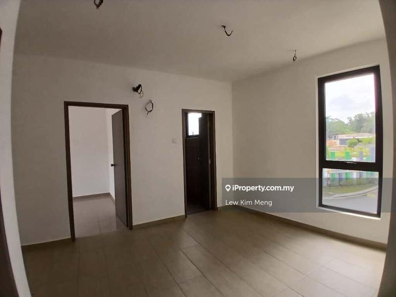 Rumah Berangkai 3 Tingkat untuk Dijual di Taman Naga Emas, Salak South oleh Lew Kim Meng - iProperty.com.my