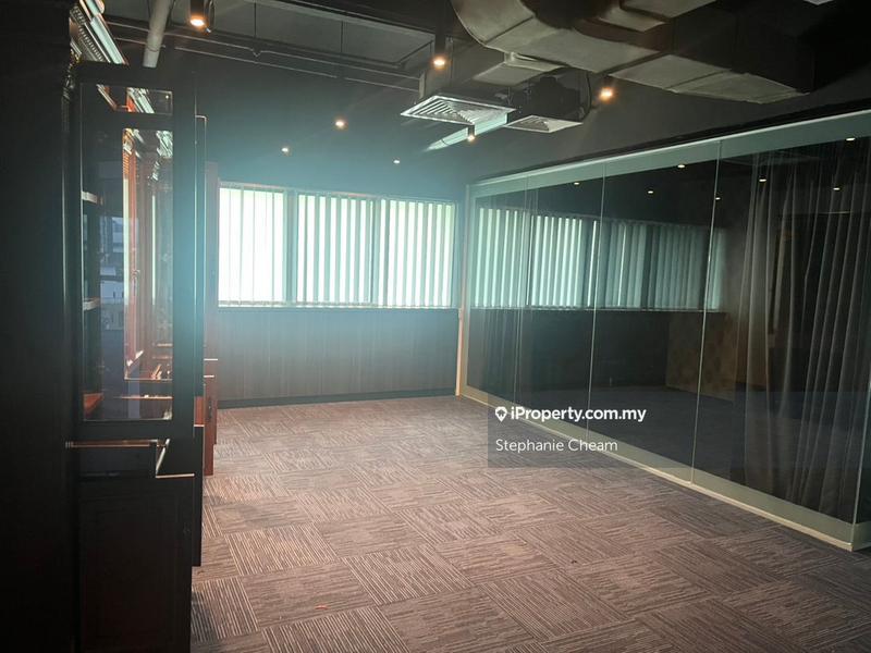 For Rent - Solaris dutamas publika