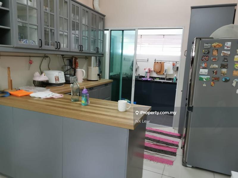 Kondominium untuk Dijual di Bayan Villa, Seri Kembangan oleh NK Lew - iProperty.com.my