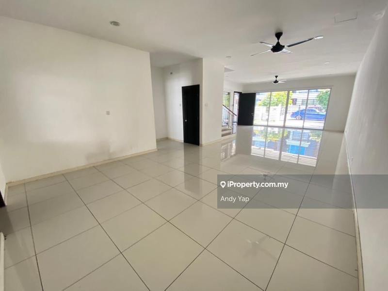 Rumah Teres 3-Tingkat untuk Dijual di Bandar Country Homes, Rawang oleh Andy Yap - iProperty.com.my