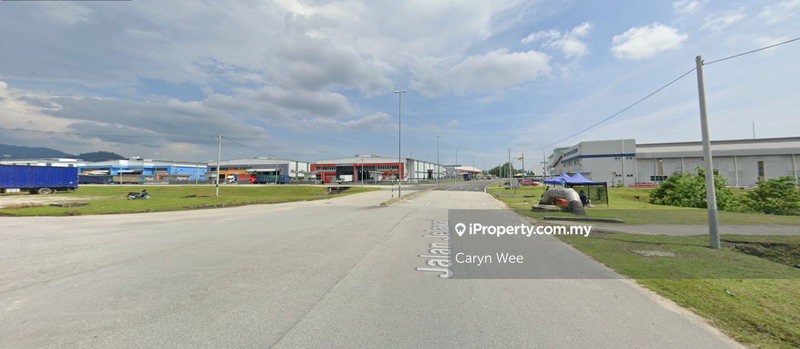 For Rent - GOOD SPEC 4.2 acres detached factory with LOADING BAYs for rent at Proton City