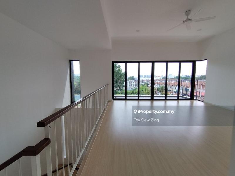 Semi-Detached House for Sale in Taman Bukit Serdang, Seri Kembangan by Tey Siew Zing - iProperty.com.my