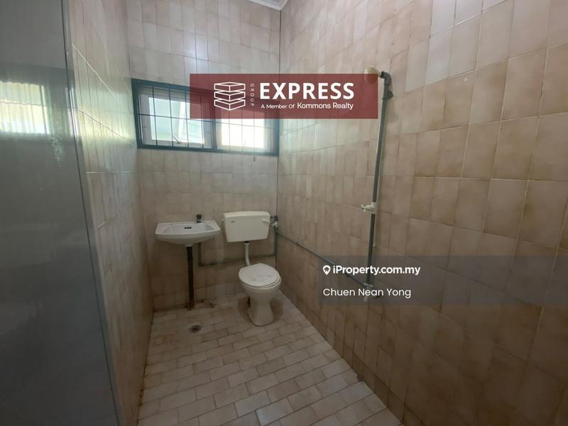 Rumah Berkembar untuk Dijual di Riam, Miri oleh Sam Yong - Bathroom - iProperty.com.my