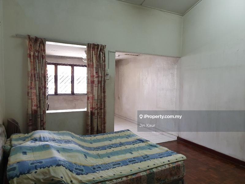 Rumah Berkembar untuk Dijual di Bandar Sungai Long, Selangor oleh Jin Kaur - iProperty.com.my