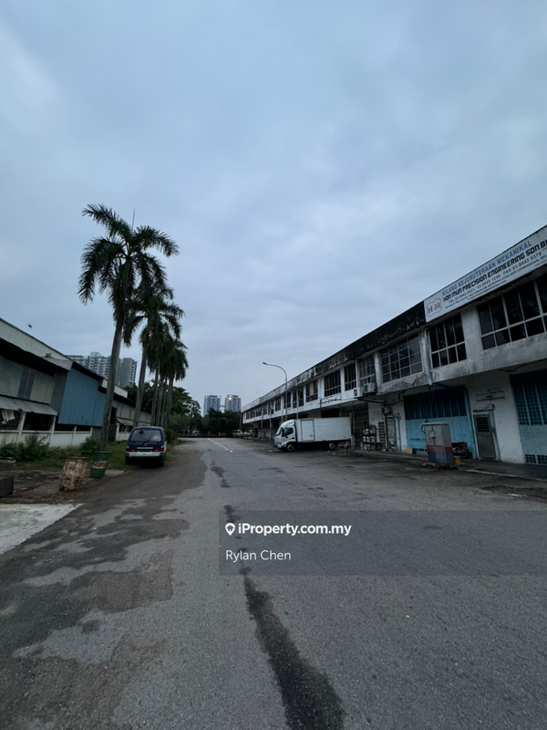 Kilang Berkembar untuk Dijual di Taman Sri Serdang, Seri Kembangan oleh Rylan Chen - iProperty.com.my