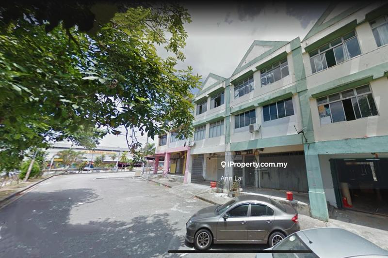 For Rent - Puteri Wangsa ( Facing Main Road / Unblock View ) 3 Storey Shop Lot
