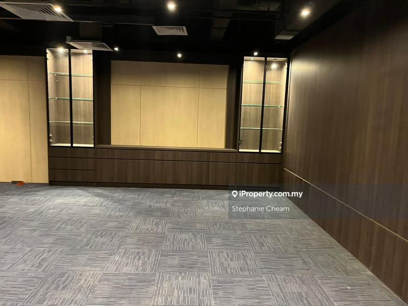 For Rent - Solaris dutamas publika