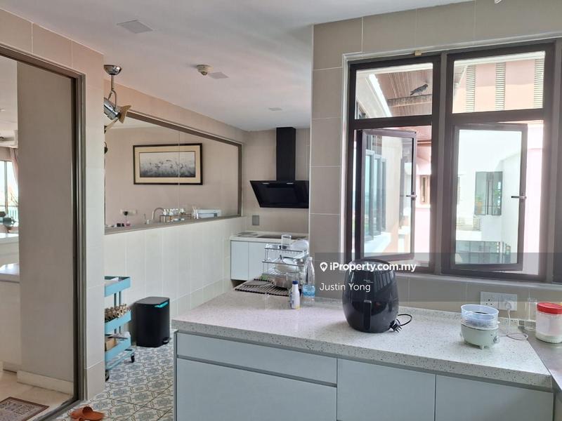 For Sale - Ara Hill Condominium