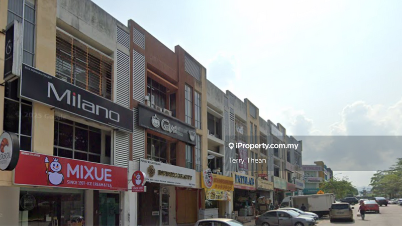 For Sale - 3 Storey Shop @ Mahkota Cheras ,  Fully Tenanted with ROI 4%++