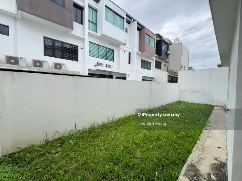 Rumah Berkembar untuk Dijual di e497w, Damansara Damai oleh Lew Kim Meng - iProperty.com.my