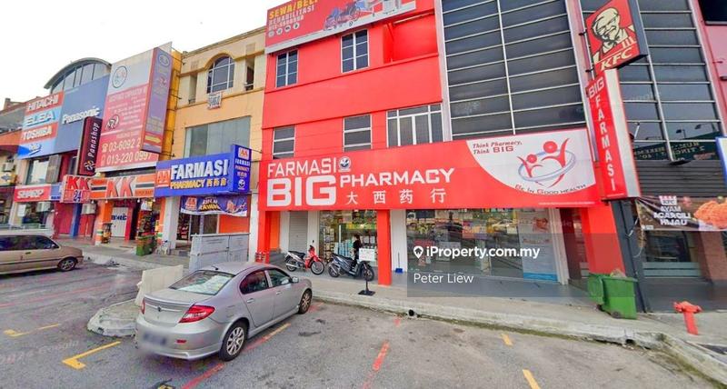 For Sale - ROI ABOVE 4.3% CORNER 3 STOREY AT PUSAT BANDAR RAWANG, GOOD FRONTAGE, HIGH DEMAND, TENANTED, rawang