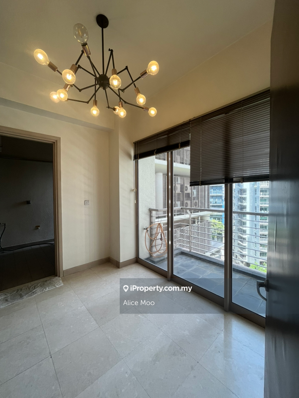 For Sale - Hampshire Park Condominium