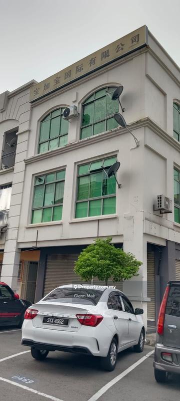 For Sale - Lazenda Centre