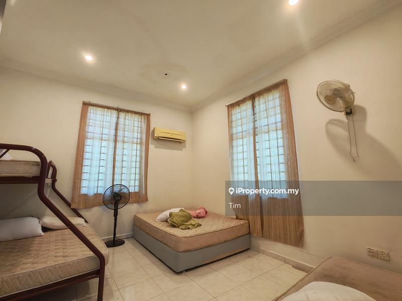 Bungalow House for Sale in A Famosa Resort Swimming Pool Bungalow, Alor Gajah by Tim - iProperty.com.my