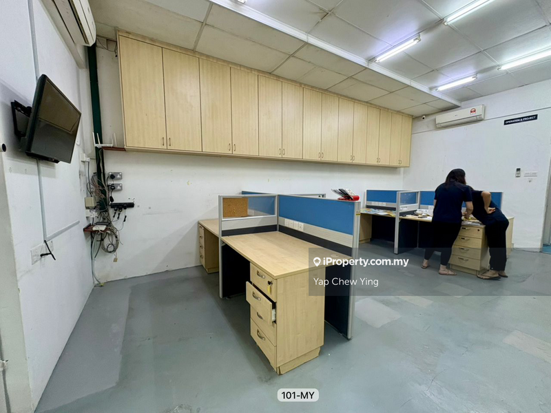 For Rent - 【HOT AREA】Renovate & Part Furnished‼️ 1st Floor Office Bandar Parklands Klang nr Bayuemas