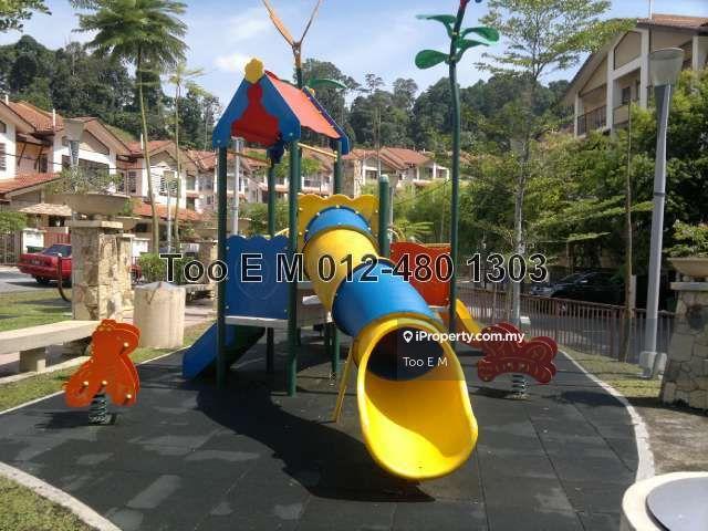 Rumah Bandar untuk Dijual di Taman Amansiara, Rawang oleh Too E M - Children Playground View 1 - iProperty.com.my