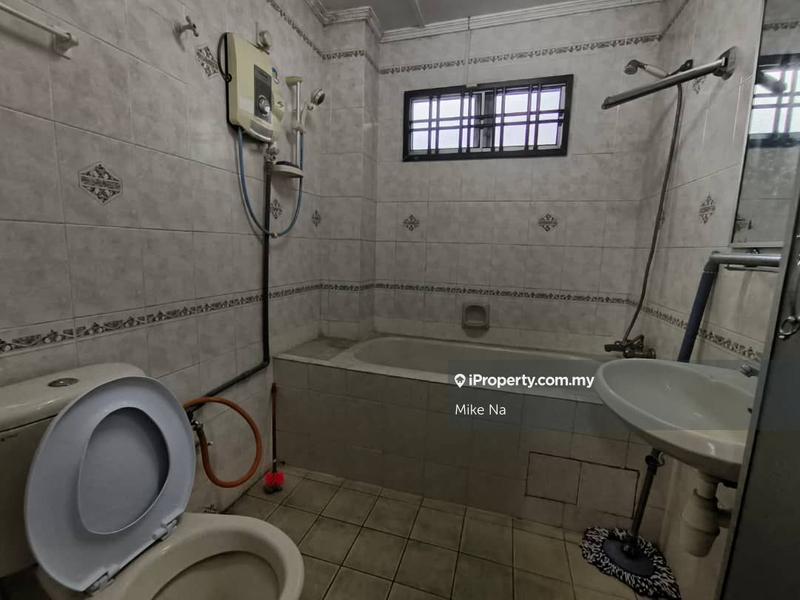 Rumah Berkembar untuk Dijual di Taman Sungai Besi Indah, Seri Kembangan oleh Mike Na - iProperty.com.my