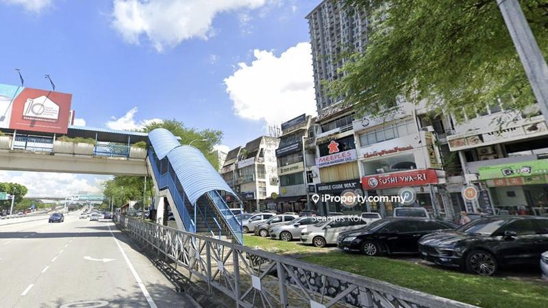 For Sale - ⭐ ROi 6.96% ⭐ Collected RM40k per month ⭐ Facing mainroad ⭐ Most vibrant Street ⭐