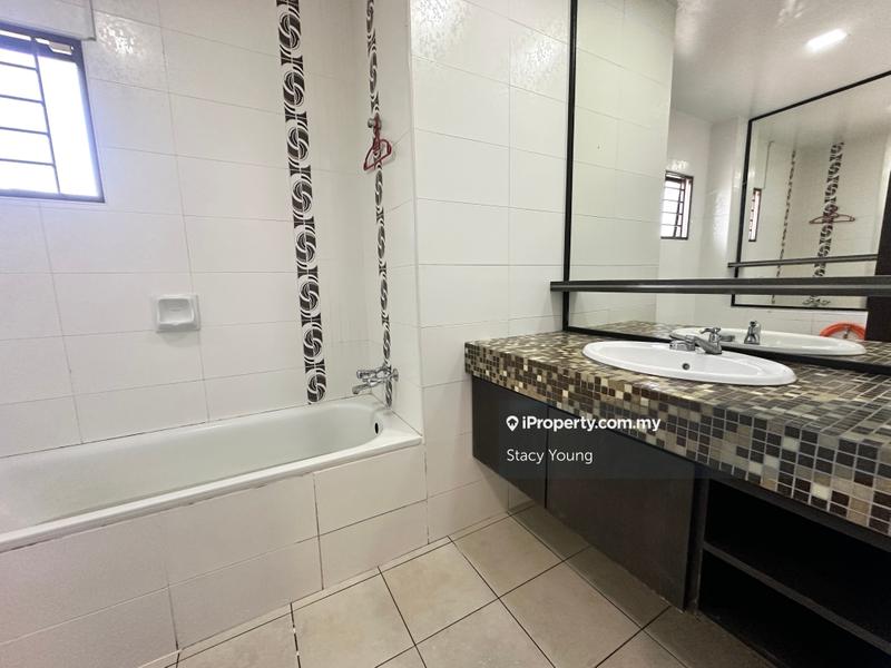 Rumah Berkembar untuk Dijual di Bukit Sungai Long, Bandar Sungai Long oleh Stacy Young - iProperty.com.my