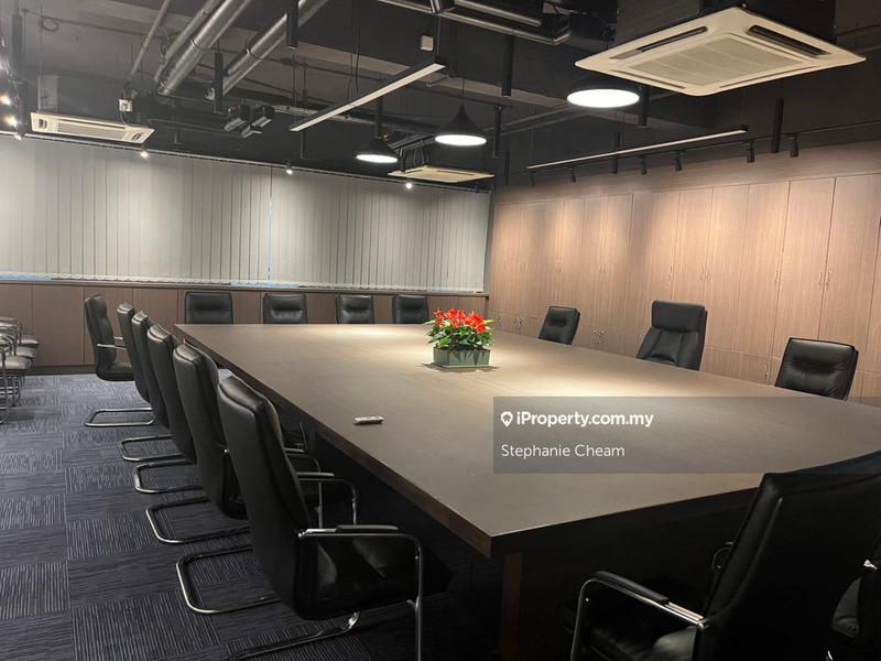 For Rent - Solaris dutamas publika