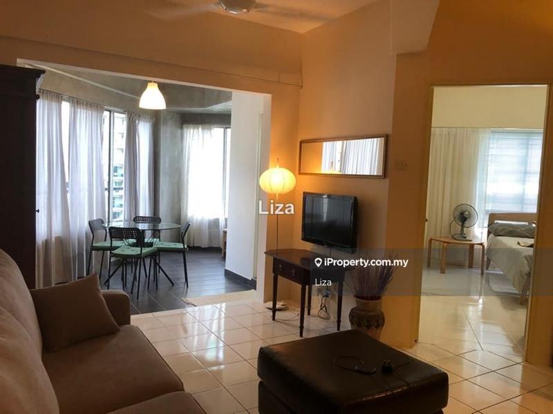 Lounge n big balcony