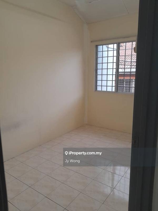 Rumah Teres 2-Tingkat untuk Dijual di Lestari Putra, Seri Kembangan oleh Jy Wong - iProperty.com.my